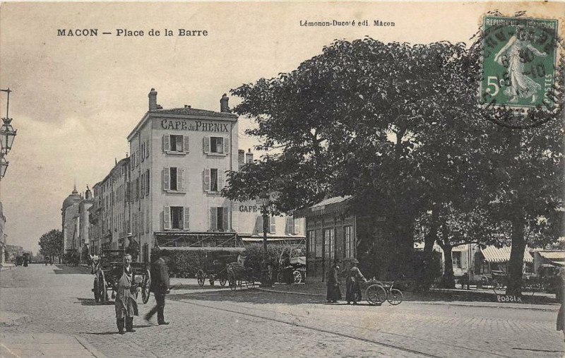 Carte postale ancienne Macon Place De La Barre (cliché pas courant à Mâcon