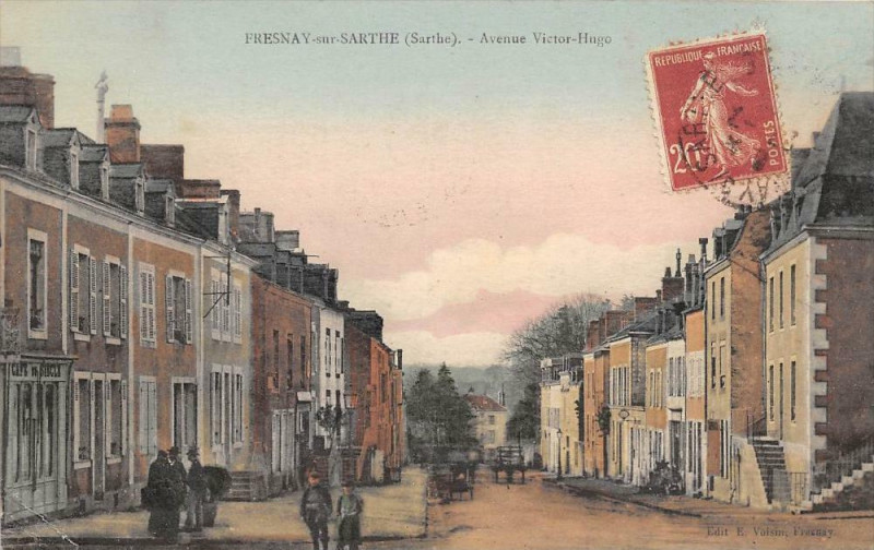Carte postale ancienne Fresnay Sur Sarthe Avenue Victor Hugo à Fresnay-sur-Sarthe