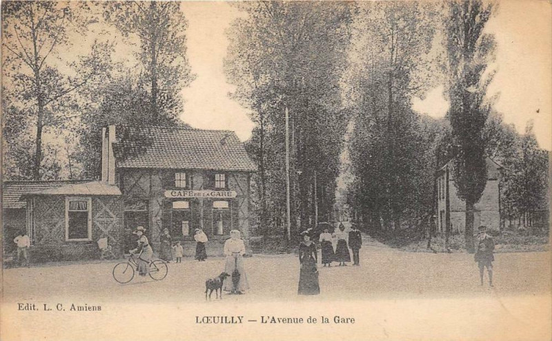 Carte postale ancienne Loeuilly L'Avenue De La Gare à Y