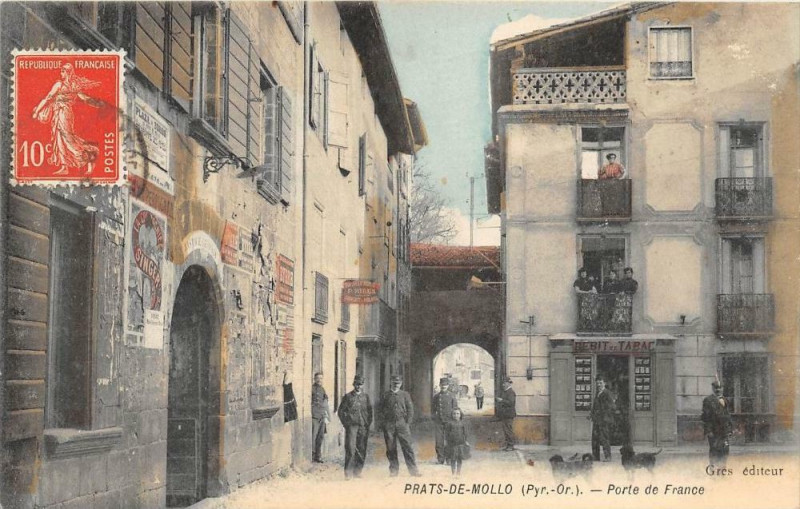 Carte postale ancienne Prats De Mollo Porte De France (éditeur rare colorisée Débit de Tabac Cpa à Llo