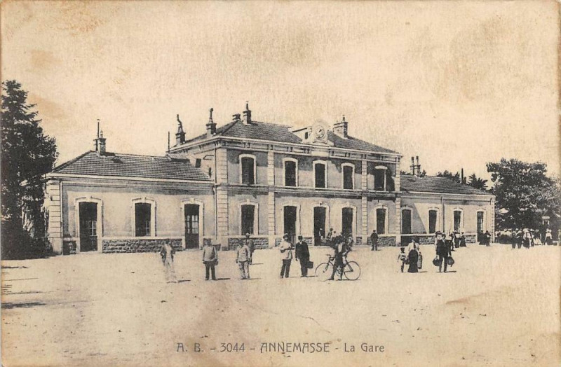 Carte postale ancienne Annemasse La Gare (animée à Annemasse
