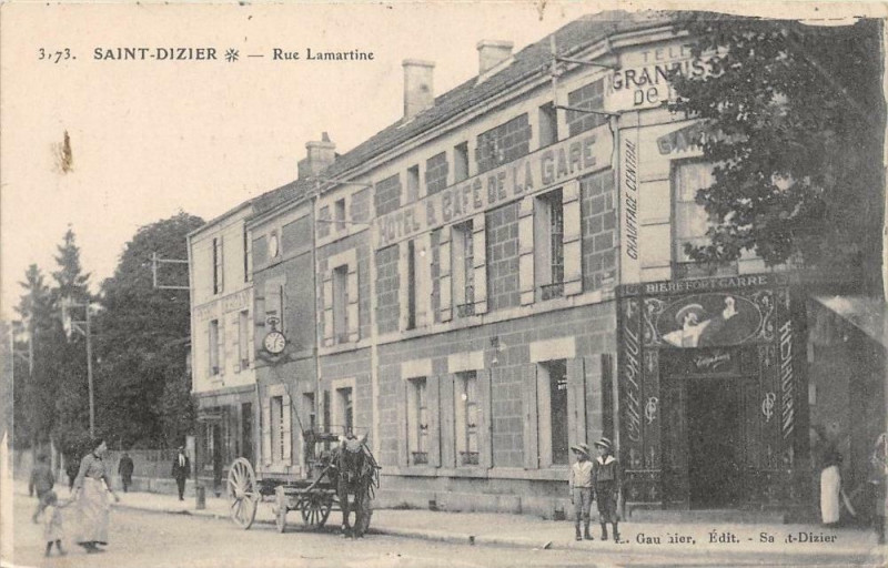 Carte postale ancienne Saint Dizier Rue Lamartine (animée à Saint-Dizier