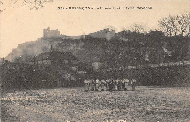 Carte postale ancienne Besancon La Citadelle Et Le Petit Polygone à Besançon