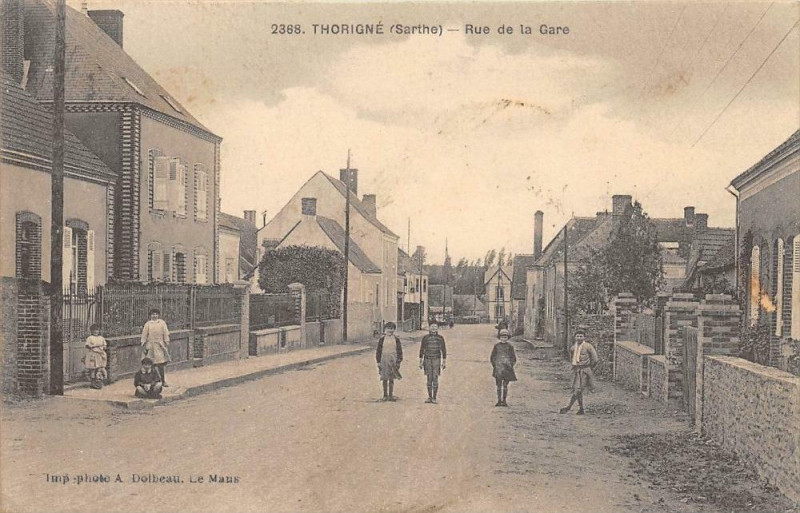 Carte postale ancienne Thorigne Rue De La Gare