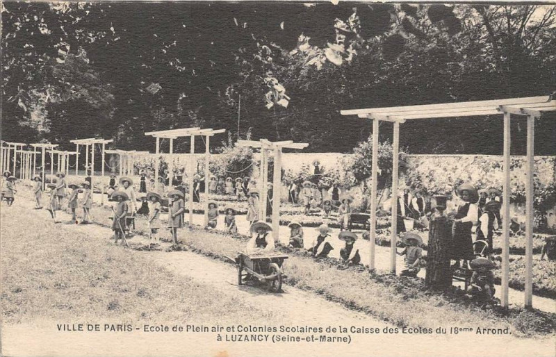 Carte postale ancienne Ville De Paris Ecole De Plein Air Scolaire Luzancy à Luzancy