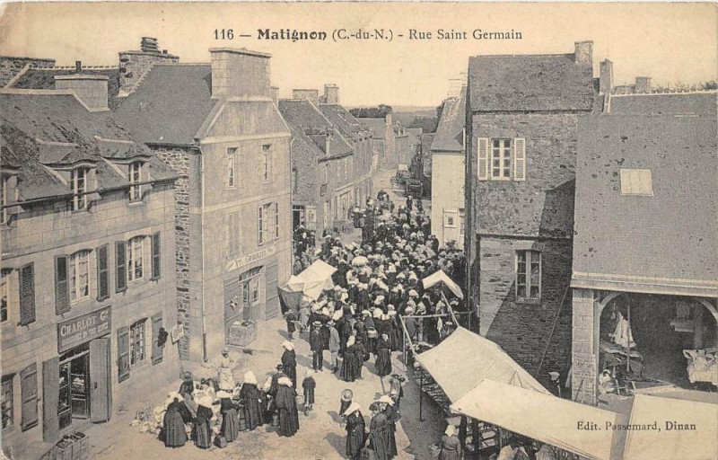 Carte postale ancienne Matignon Rue Saint Germain (belle animation à Matignon
