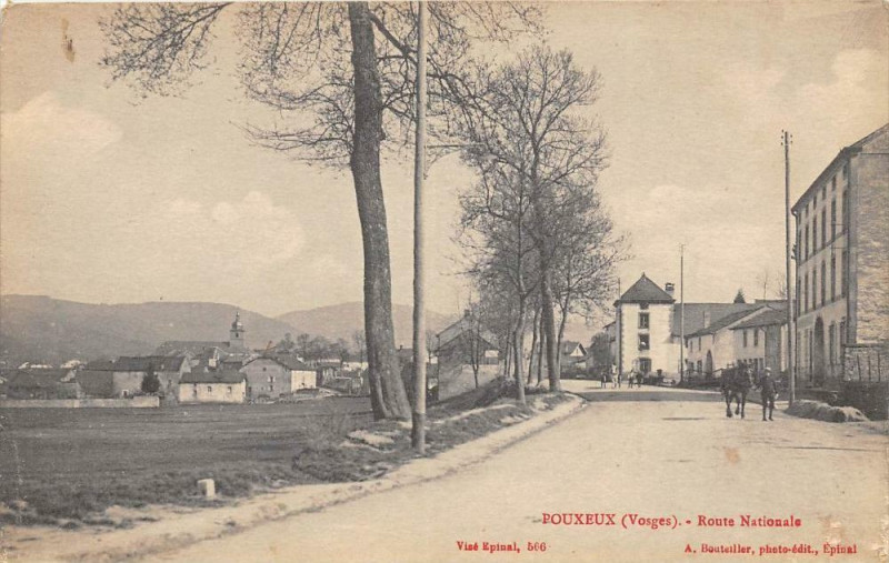 Carte postale ancienne Pouxeux Route Nationale à Pouxeux