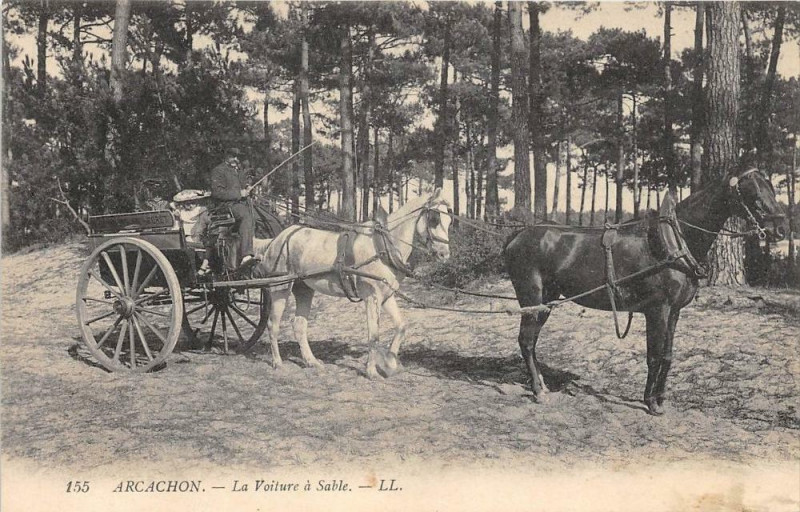 Carte postale ancienne Arcachon La Voiture A Sable (Gros Plan à Arcachon