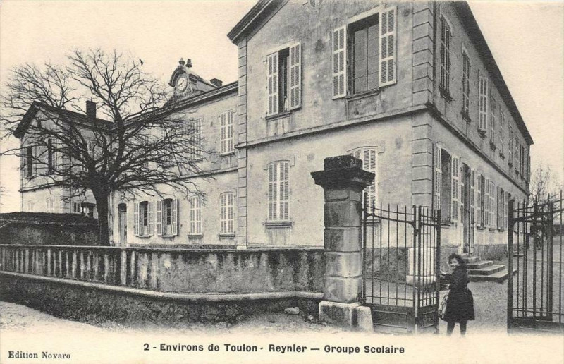 Carte postale ancienne Environs De Toulon Reynier Groupe Scolaire à Toulon