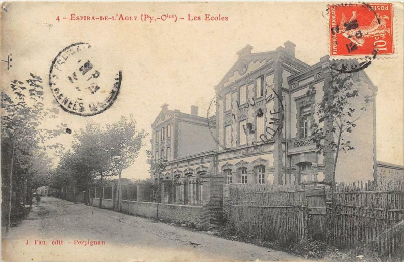 Carte postale ancienne Espira De L´AGLY Les Ecoles (cliché rare
