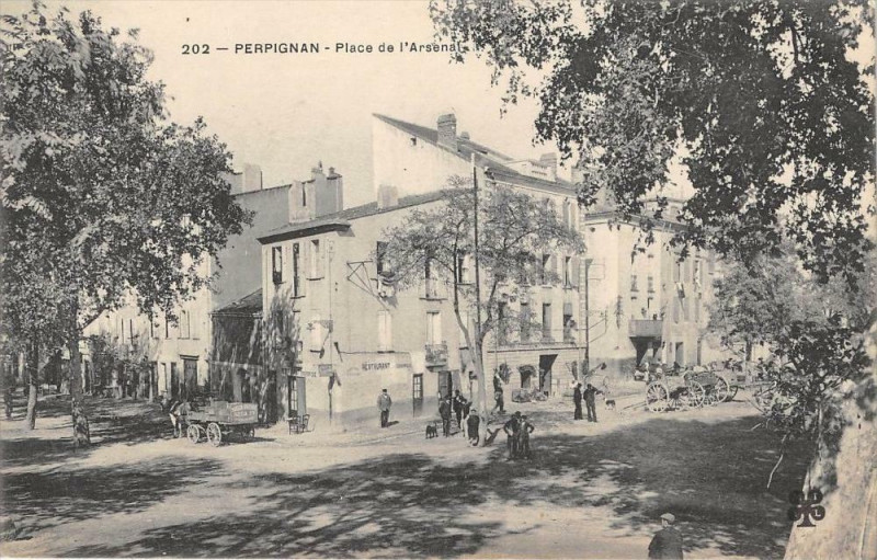 Carte postale ancienne Perpignan Place De L'Arsenal à Perpignan
