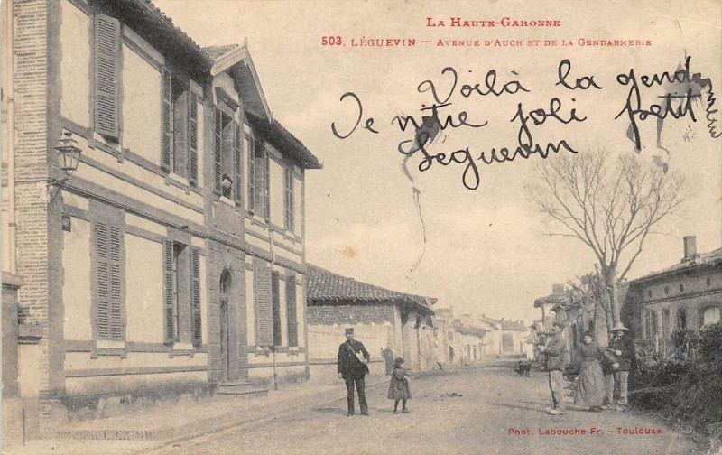 Carte postale ancienne Leguevin Avenue D'Auch Gendarmerie à Léguevin