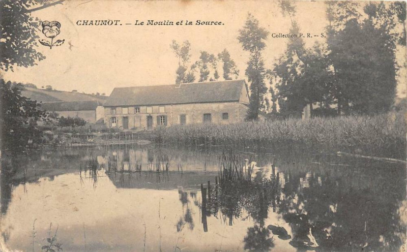 Carte postale ancienne Chaumot Le Moulin Et La Source à Chaumot