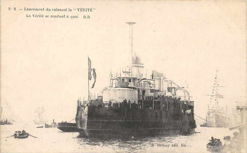 Carte postale ancienne Bordeaux Lancement Du Cuirasse La Verite Se Rendant A Quai à Bordeaux