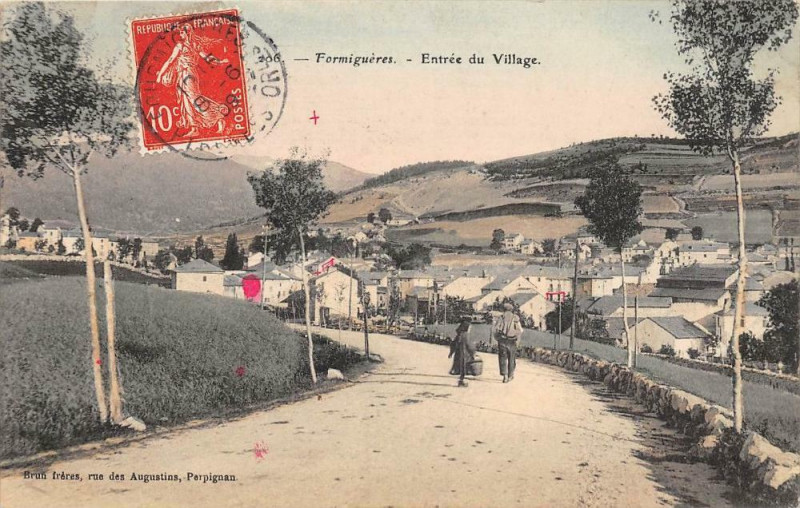 Carte postale ancienne Formigueres Entree Du Village (cliché pas courant à Formiguères