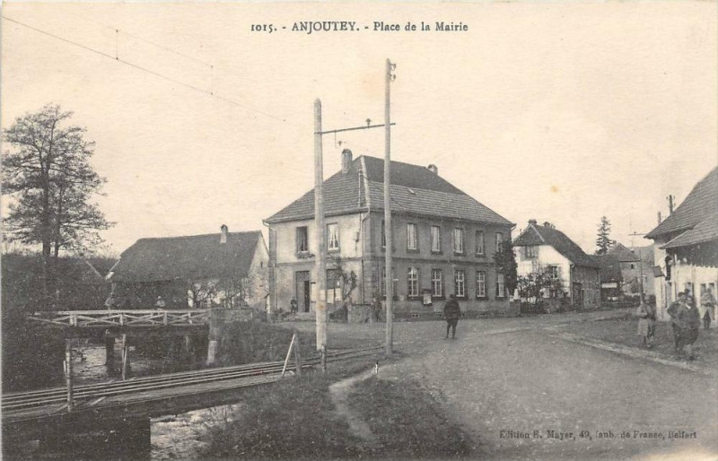 Carte postale ancienne Anjoutey Place De La Mairie à Anjoutey