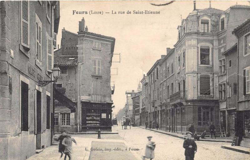 Carte postale ancienne Feurs La Rue Saint Etienne à Feurs