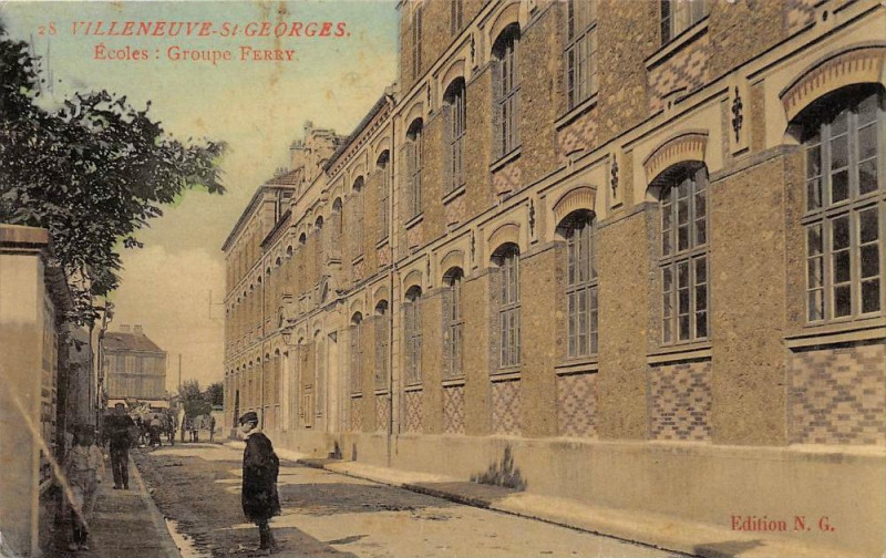 Carte postale ancienne Villeneuve Saint Georges Ecoles Groupe Ferry (cpa glacée à Villeneuve-Saint-Georges