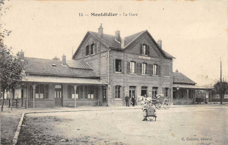 Carte postale ancienne Montdidier La Gare à Montdidier