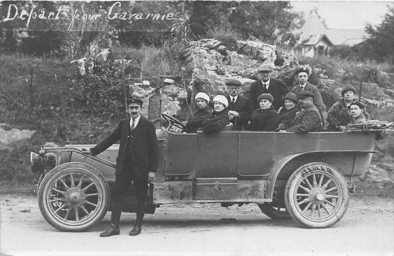 Carte postale ancienne Carte Photo Autobus Depart Pour Gavarnie (chauffeur avec sont autobus