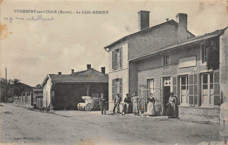 Carte postale ancienne Nuisement Sur Coole Le Cafe Henry à Coole