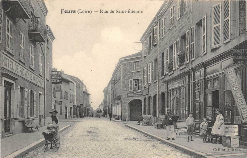 Carte postale ancienne Feurs Rue De Saint Etienne à Feurs