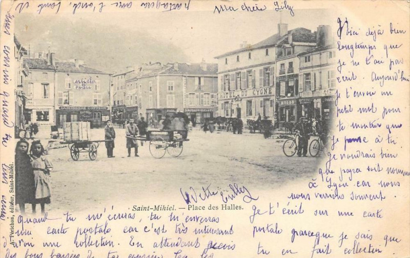 Carte postale ancienne Saint Mihiel Place Des Halles (dos non divisé) à Saint-Mihiel