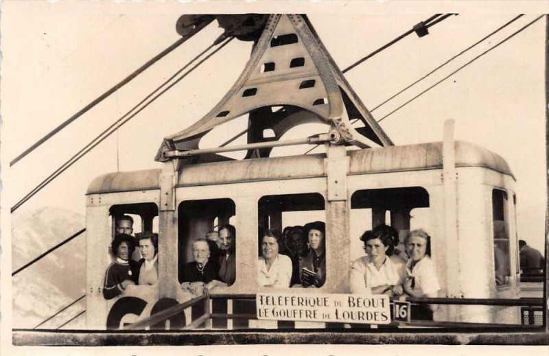 Carte postale ancienne 64 Carte Photo Lourdes Teleferique Du Beout Le Gouffre De Lourdes à Lourdes
