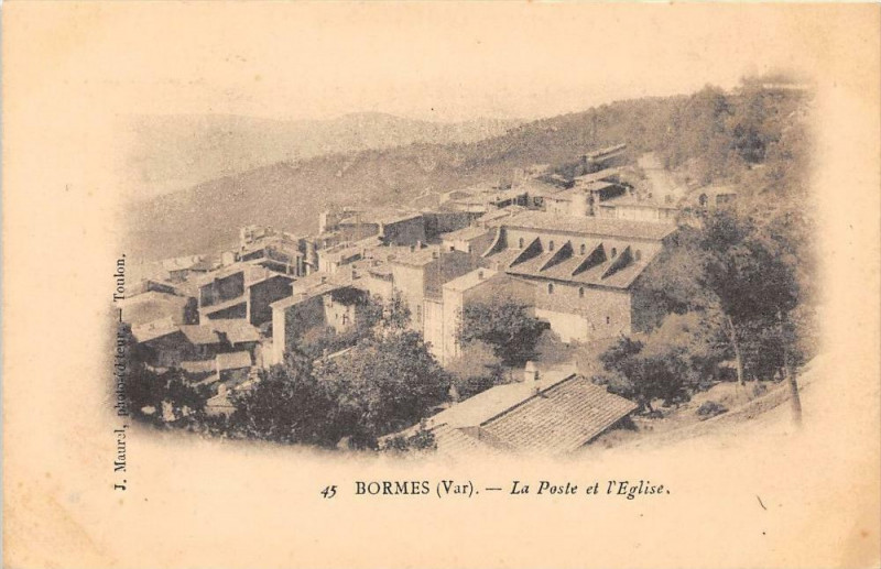 Carte postale ancienne Bormes Var La Poste Et L'Eglise (dos non divisé)