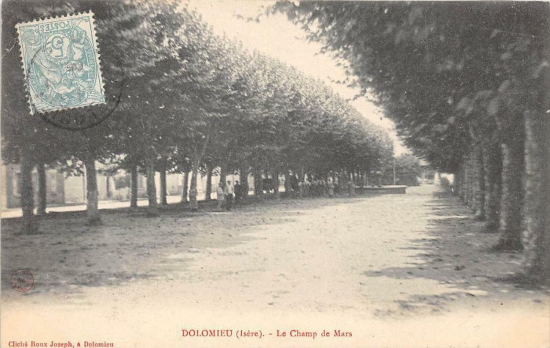 Carte postale ancienne Dolomieu Le Champ De Mars à Dolomieu