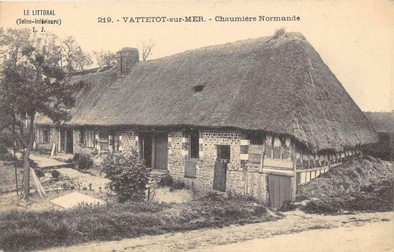 Carte postale ancienne Vattetot Sur Mer Chaumiere Normande à Vattetot-sur-Mer