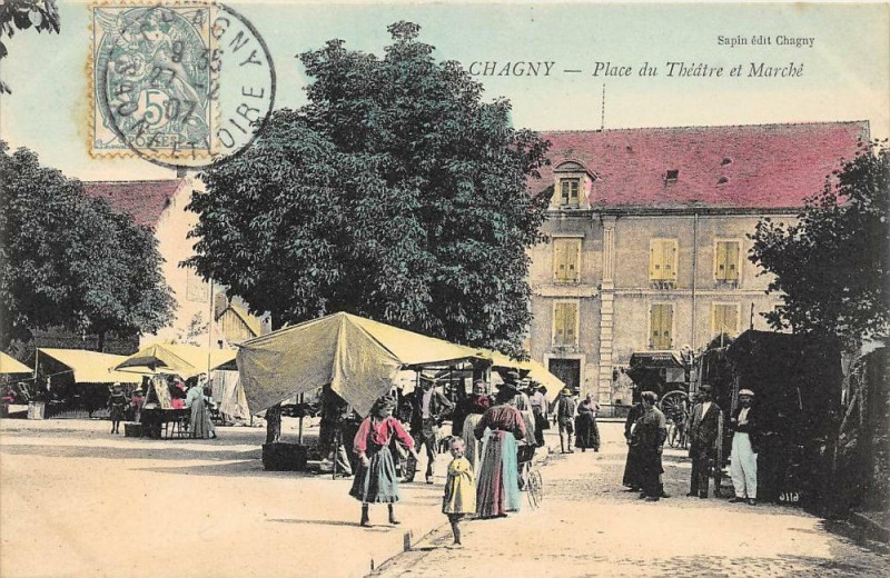 Carte postale ancienne Chagny Place Du Theatre Et Marche (cliché colorisé à Chagny