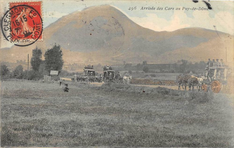 Carte postale ancienne Arrivee Des Cars Du Puy De Dome (diligences