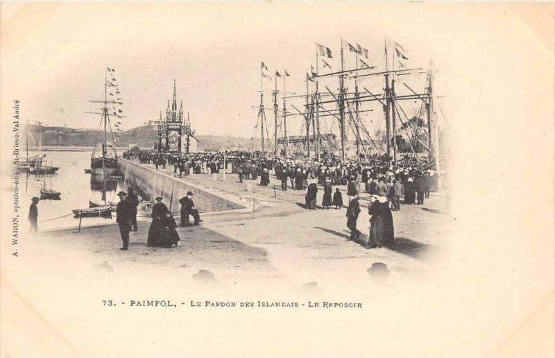 Carte postale ancienne Paimpol Le Pardon Des Islandais Le Reposoir (dos non divisé) à Paimpol