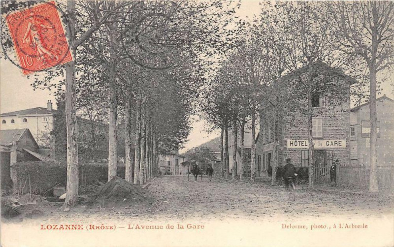 Carte postale ancienne Lozanne L'Avenue De La Gare (cliché pas courant à Lozanne