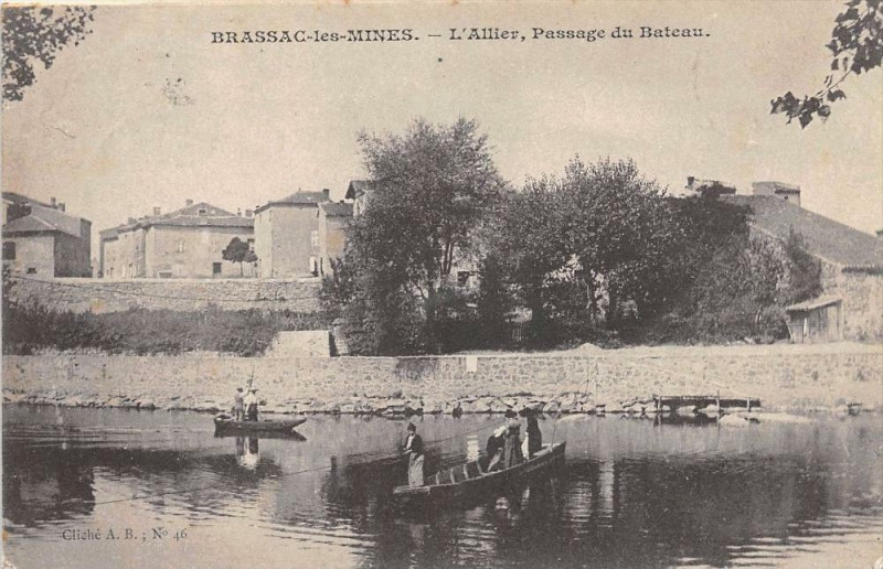 Carte postale ancienne Brassac Les Mines L'Allier Passage Du Bateau à Brassac-les-Mines