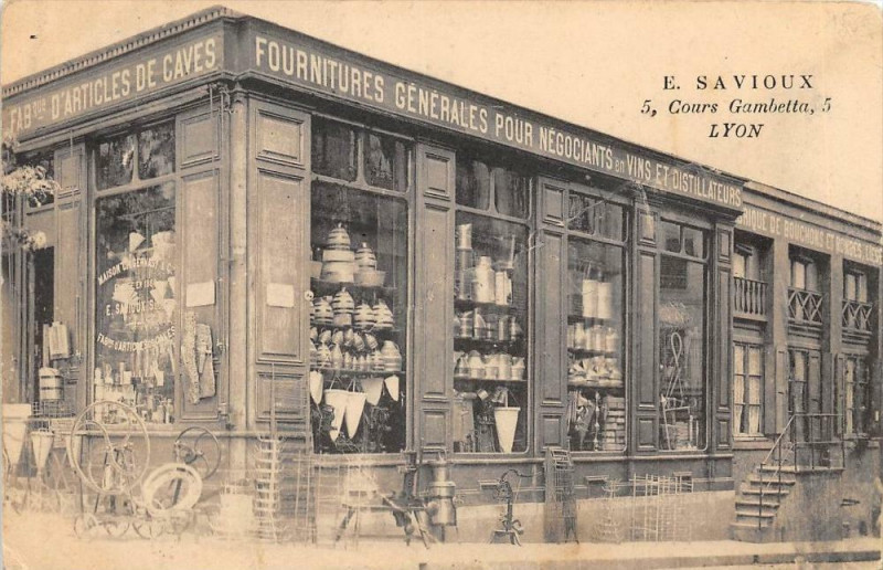 Carte postale ancienne Lyon E.savoux Magasin De Fournitures Generales Pour Negociants En Vins Et à Lyon