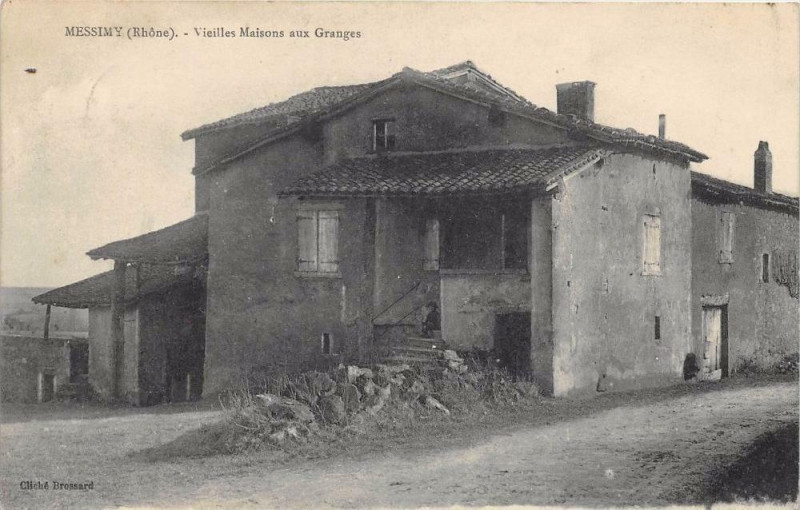 Carte postale ancienne Messimy Vieilles Maisons Aux Granges à Messimy