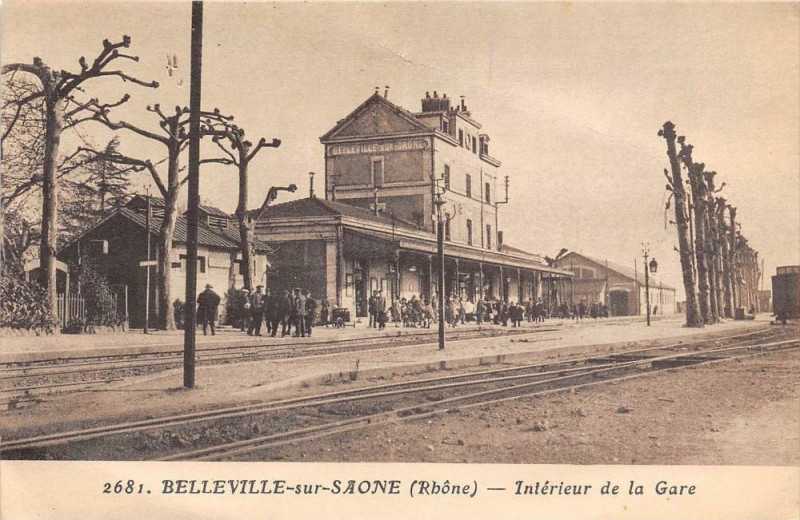 Carte postale ancienne Belleville Sur Saone Interieur De La Gare