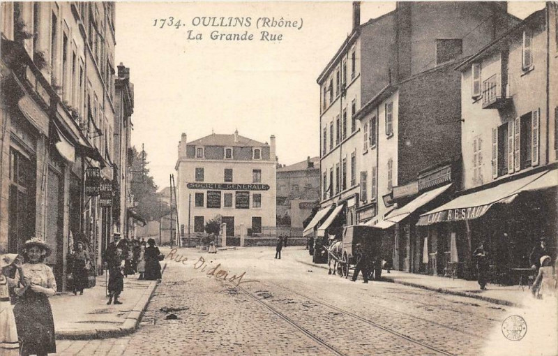 Carte postale ancienne Oullins La Grande Rue à Oullins