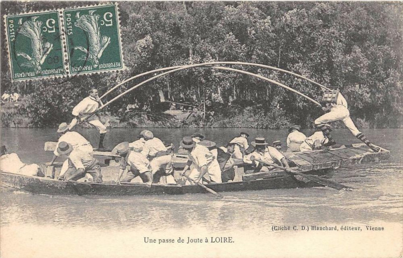 Carte postale ancienne Une Passe De Joute A Loire