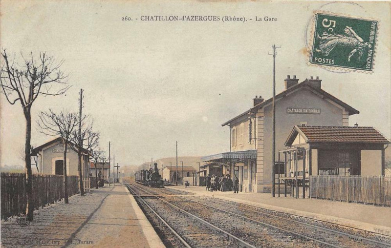 Carte postale ancienne Chatillon D'Azergues La Gare (Train En Gare (cliché pas courant colorisé à Châtillon
