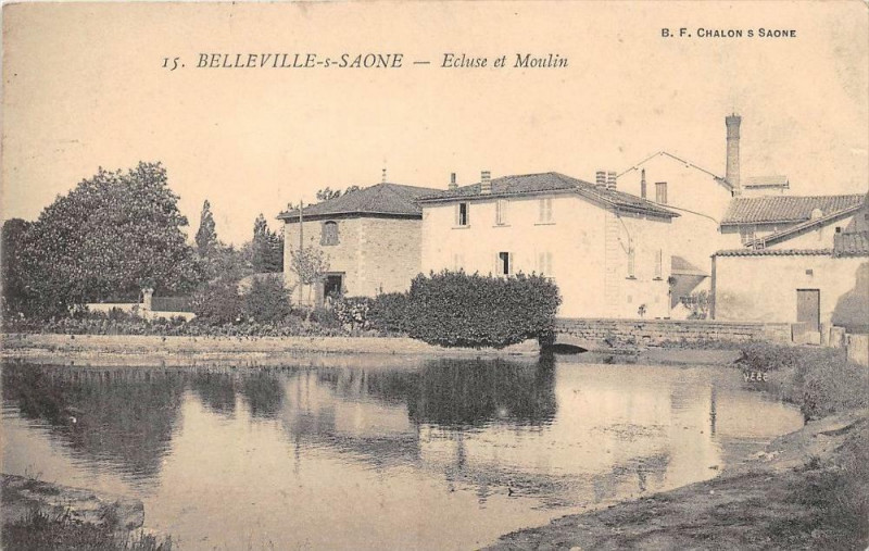 Carte postale ancienne Belleville Sur Saone Ecluse Et Moulin