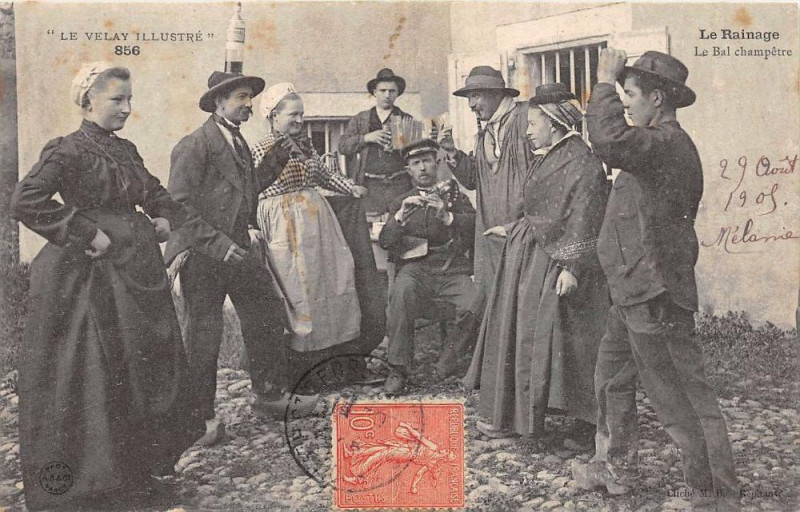 Carte postale ancienne Le Velay Le Rainage Le Bal Champetre