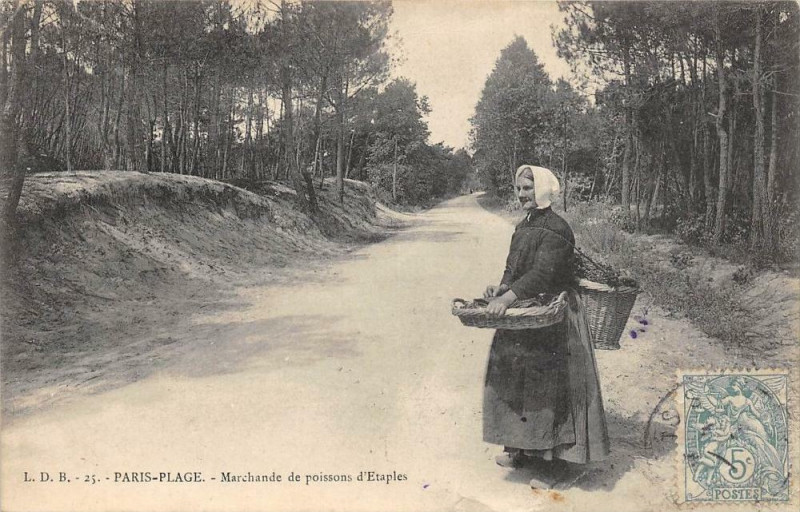 Carte postale ancienne Paris Plage Marchande De Poissons D'Etaples