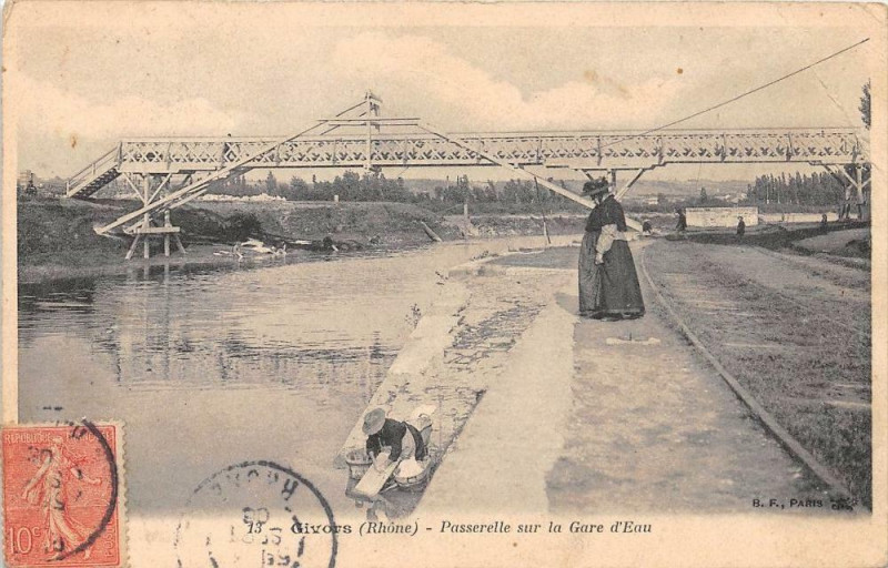 Carte postale ancienne Givors Passerelle Sur La Gare D'Eau à Givors