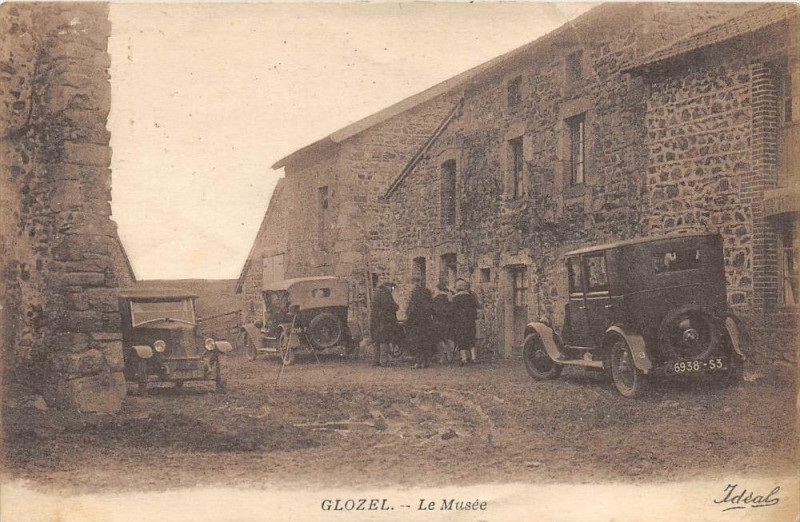 Carte postale ancienne Glozel Le Musee (belle cpa pas courante
