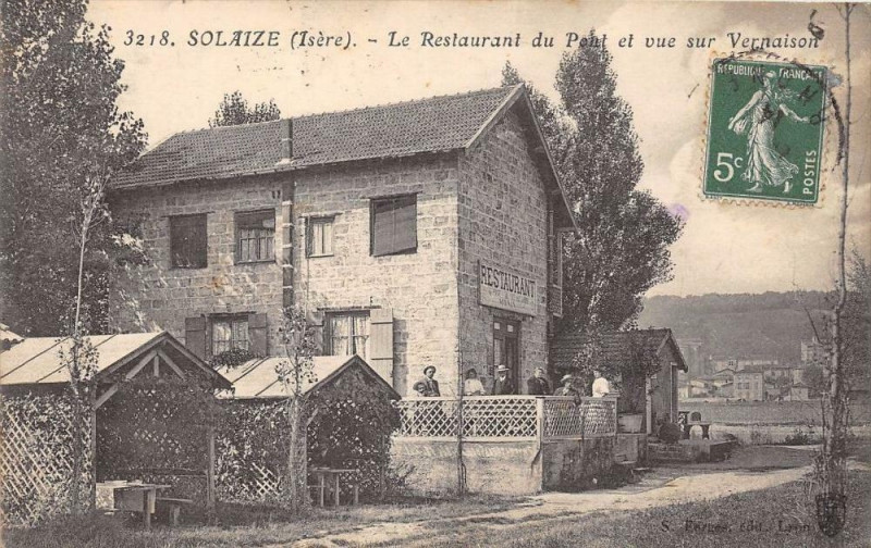 Carte postale ancienne Solaize Le Restaurant Du Pont Et Vue Sur Vernaison