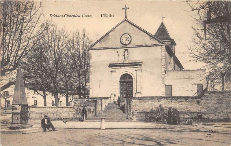 Carte postale ancienne Decines Charpieu L'Eglise (cliché pas courant
