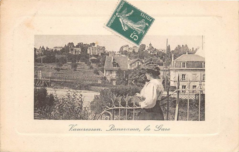 Carte postale ancienne Vaucresson Panorama La Gare (Femme Beau Plan à Vaucresson